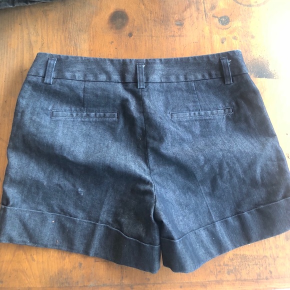 Express Shorts - Picture 2 of 3